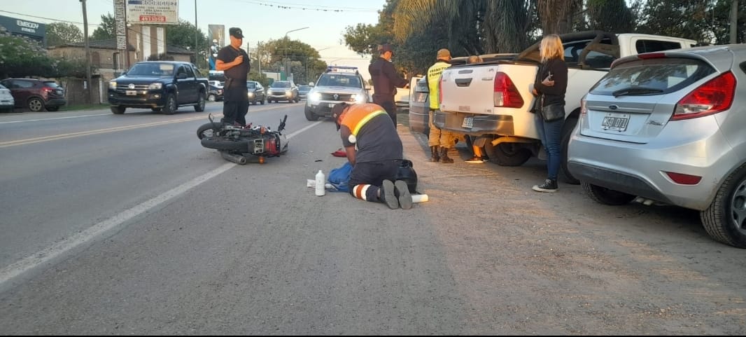 Un motociclista terminó herido tras chocar contra un auto en la Ruta 9 de Funes
